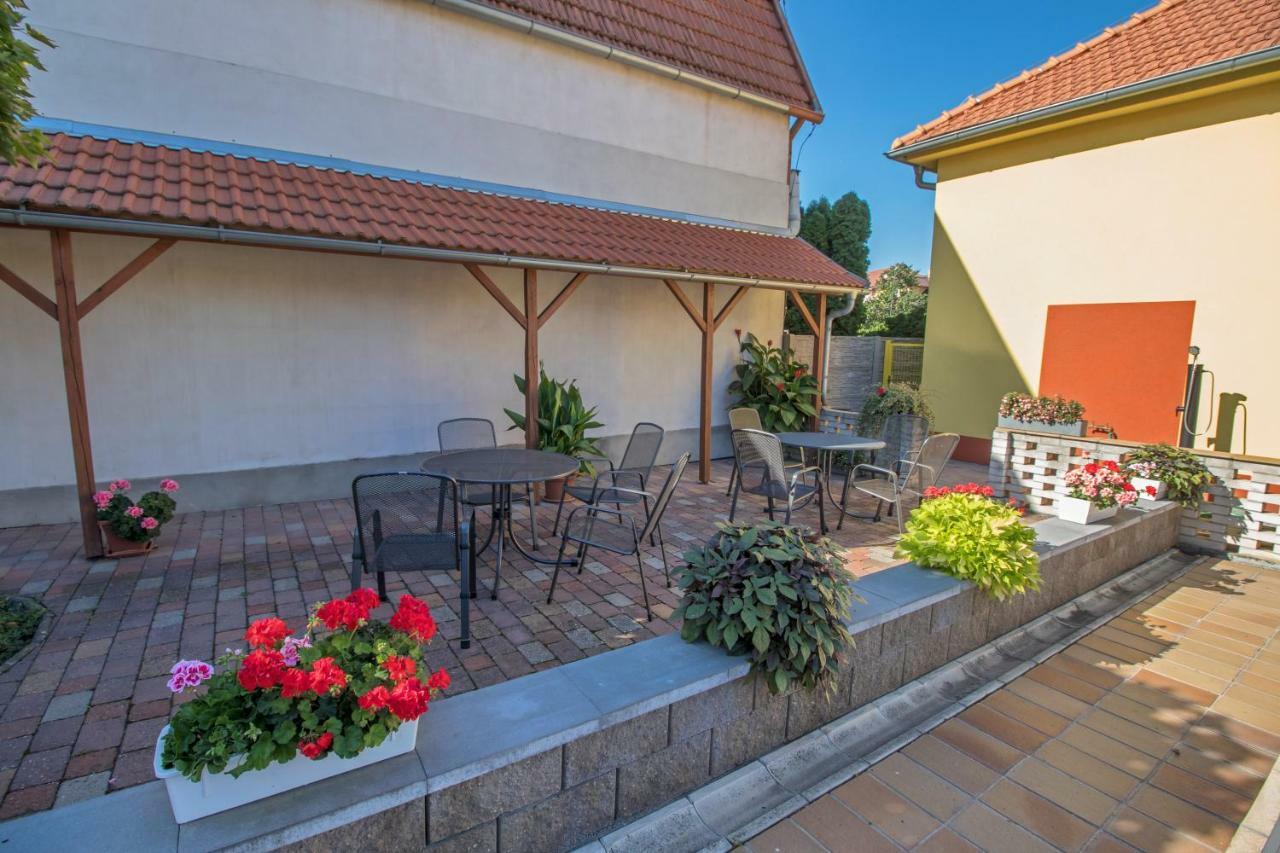 Pension Cizek Mikulov Exterior photo